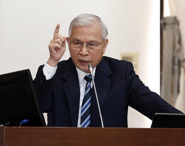 信通实盘 台货币政策主管官员一味迎合赖清德，赵少康：专业不足，风骨不见